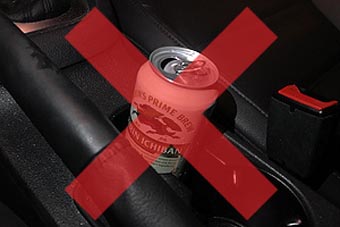 蓋・栓の空いたアルコール飲料を車内に置かない