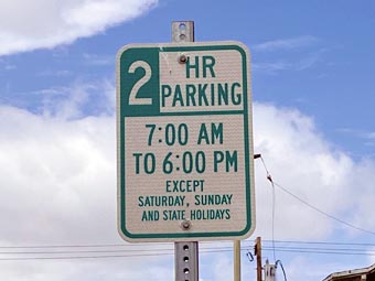 ハワイの道路標識 2 HR PARKING XX:XX TO XX:XX EXCEPT~